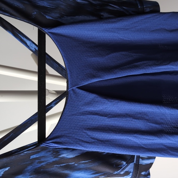 Lululemon Nouveau limits Tank With Attached Bra, Size 6, Royal Blue - Picture 4 of 7